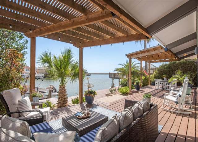 Property at 13733 Three Fathoms Bank Dr, Corpus Christi, TX 78418, 3 beds, 2 baths