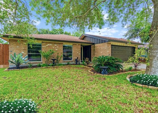 Property at 5213 Inverness Dr, Corpus Christi, TX 78413, 4 beds, 2 baths