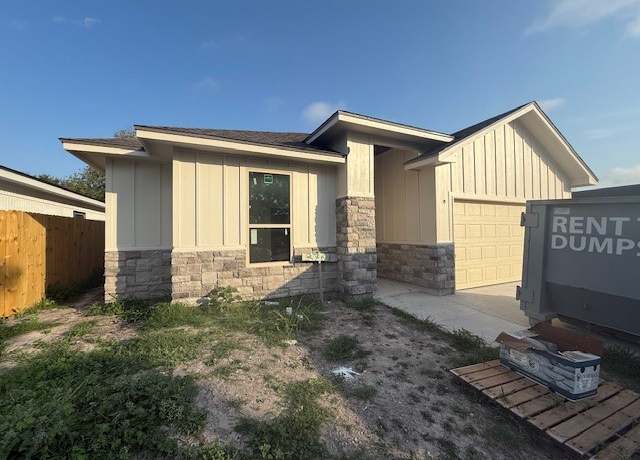 Property at 2761 Camargo Dr, Corpus Christi, TX 78415, 3 beds, 2 baths