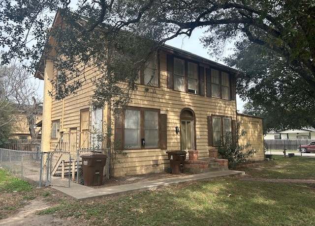 Property at 704 W Richard Ave, Kingsville, TX 78363, 4 beds