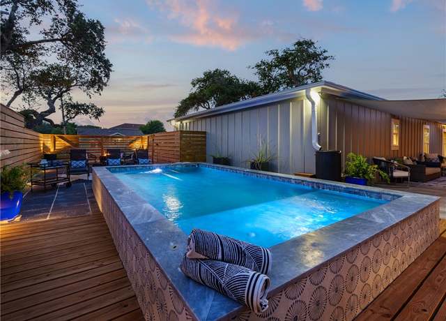 Property at 302 Palmetto Ave, Rockport, TX 78382, 4 beds, 2 baths