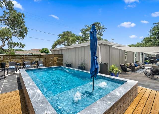 Property at 302 Palmetto Ave, Rockport, TX 78382, 4 beds, 2 baths