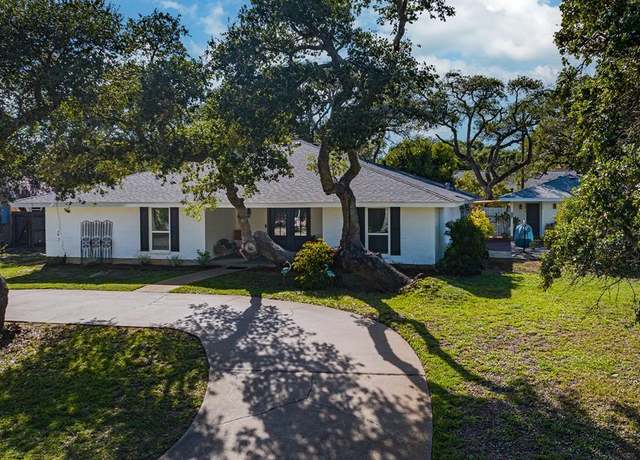 Property at 2011 Cochran Ln, Rockport, TX 78382, 3 beds, 2 baths