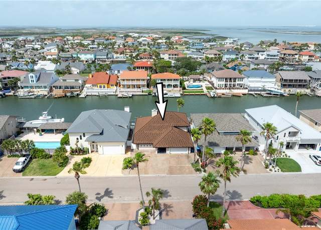 Property at 465 Marina Dr, Port Aransas, TX 78373, 3 beds, 3.5 baths