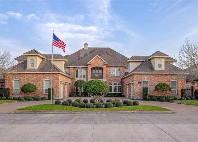 Property at 36 W Bar Le Doc Dr, Corpus Christi, TX 78414, 5 beds, 5 baths