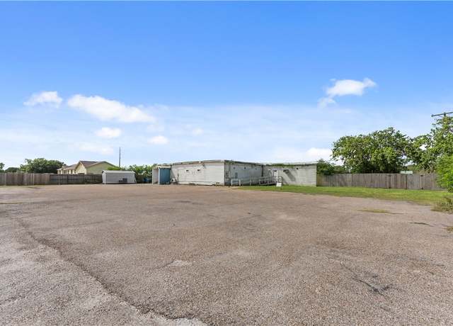 Property at 437 Valerie St, Corpus Christi, TX 78418, 3 beds, 2 baths