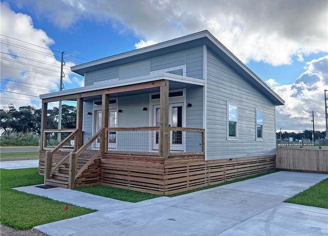 Property at 106 Landry Cir, Rockport, TX 78382, 2 beds, 1 bath