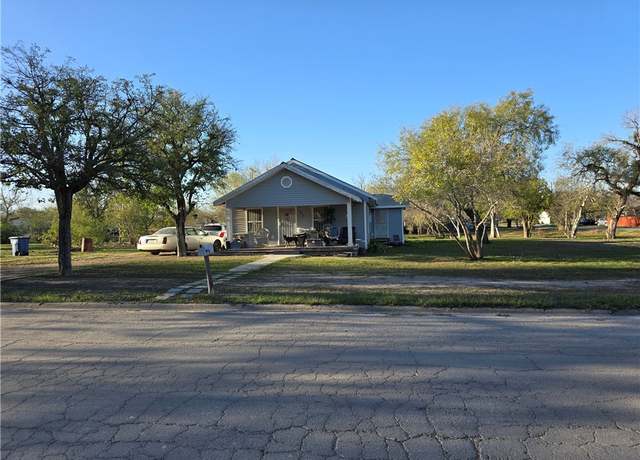 Property at 902 Burleson St, George West, TX 78022, 3 beds, 1 bath