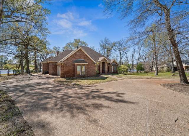 Property at 10188 E Lakeshore, Tyler, TX 75709, 4 beds, 3 baths