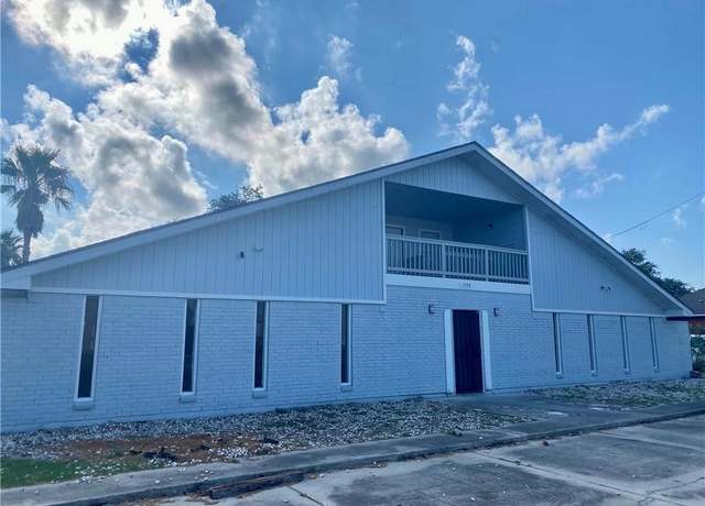 Property at 1508 S Young St, Rockport, TX 78382, 6 beds, 4 baths
