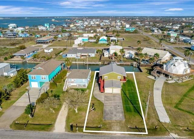 Property at 105 Copano Cv, Rockport, TX 78382, 3 beds, 3 baths