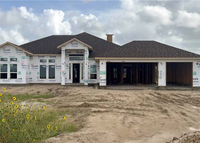 Property at 3730 Cabernet Dr, Robstown, TX 78380, 4 beds, 4.5 baths