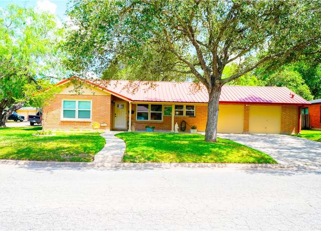 Property at 1508 Roosevelt Dr, Alice, TX 78332, 3 beds, 2 baths