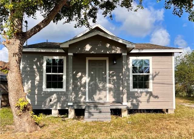 Property at 1652 16th St, Corpus Christi, TX 78404, 4 beds, 2 baths