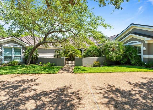 Property at 424 Olympic Dr, Rockport, TX 78382, 3 beds, 2.5 baths