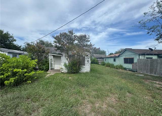 Property at 334 Osage St, Corpus Christi, TX 78405, 3 beds, 2 baths