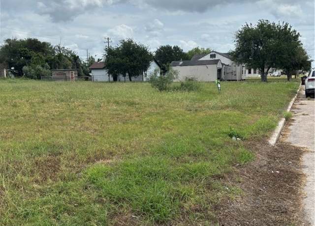 Property at 222 E Lott Ave, Kingsville, TX 78363