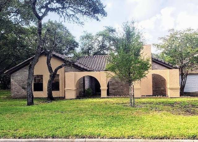Property at 3111 Traylor Blvd, Rockport, TX 78382, 3 beds, 2 baths