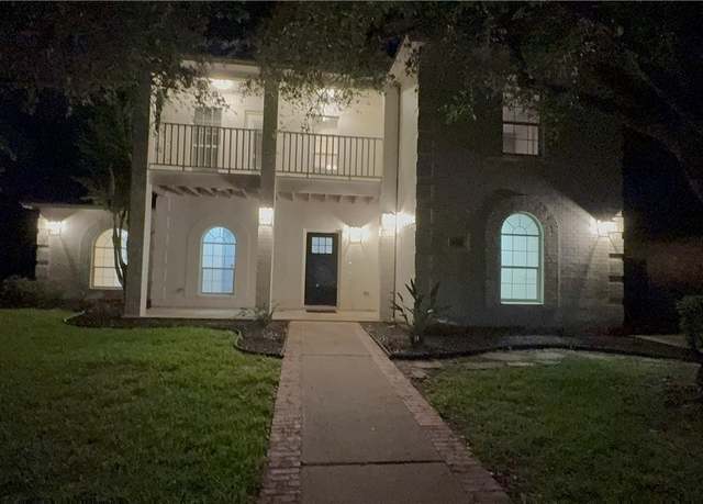 Property at 8038 Etienne Dr, Corpus Christi, TX 78414, 4 beds, 2.5 baths