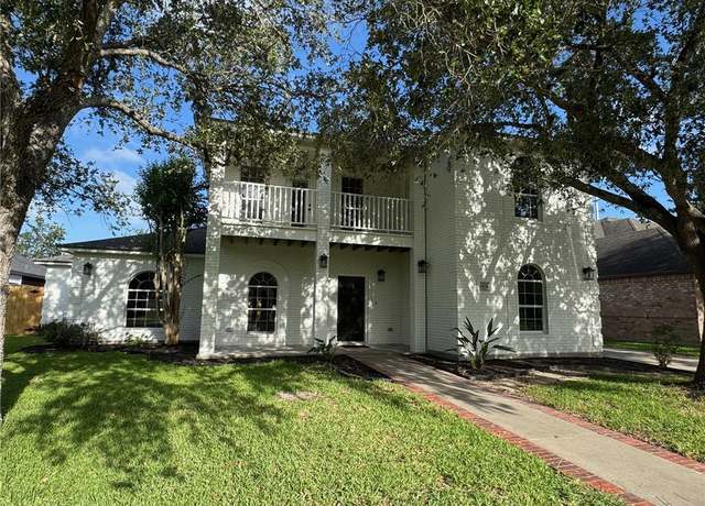 Property at 8038 Etienne Dr, Corpus Christi, TX 78414, 4 beds, 2.5 baths