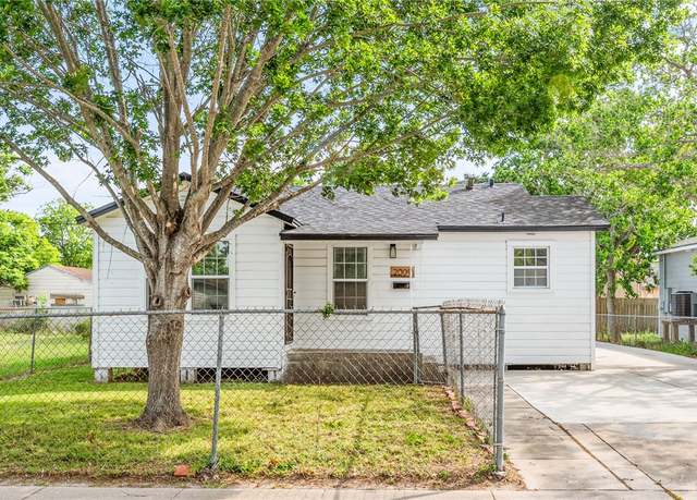 Property at 2009 Hudson St, Corpus Christi, TX 78416, 3 beds, 2 baths