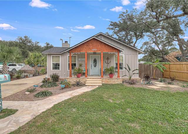 Property at 1032 N Magnolia St, Rockport, TX 78382, 3 beds, 3 baths