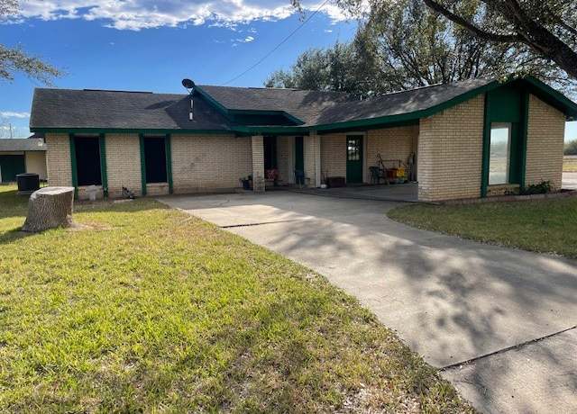 Property at 711 W North St, Hebbronville, TX 78361, 3 beds, 2 baths