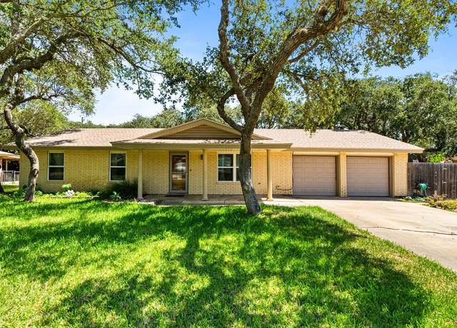 Property at 116 Greenway Ln, Rockport, TX 78382, 3 beds, 2 baths
