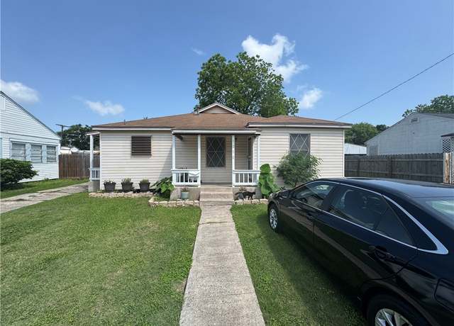 Property at 1210 Brentwood Dr, Corpus Christi, TX 78404, 4 beds, 2 baths