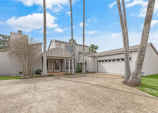 Property at 6002 Parkland Dr, Corpus Christi, TX 78413, 4 beds, 3 baths