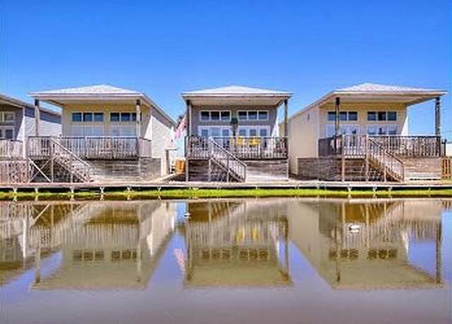 Property at 304 W Avenue F #11, Port Aransas, TX 78373, 2 beds, 2.5 baths