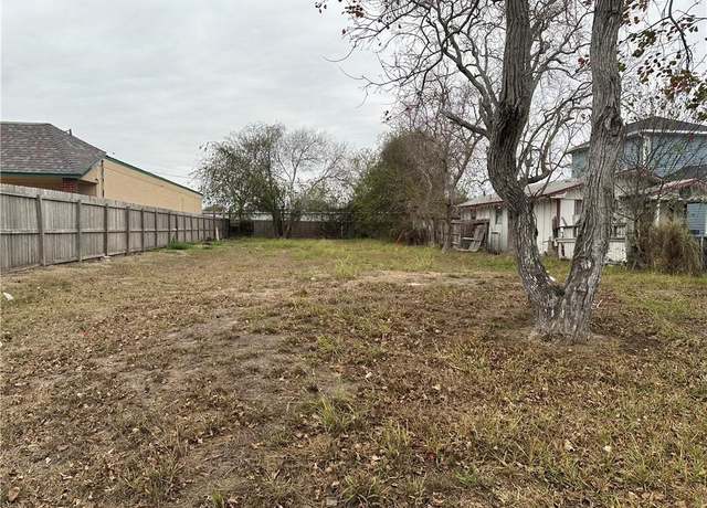 Property at 805 Wildcat Dr, Portland, TX 78374