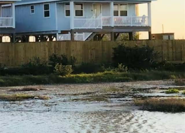 Property at 100 Glover Blvd #104, Port Aransas, TX 78373, 4 beds, 3 baths