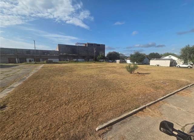 Property at 222 E Lott Ave, Kingsville, TX 78363