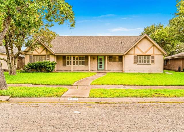 Property at 5426 Chevy Chase Dr, Corpus Christi, TX 78412, 4 beds, 3 baths