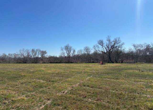 Property at 105 Voglesang, George West, TX 78022