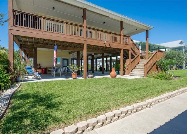 Property at 113 Ball St, Rockport, TX 78382, 3 beds, 2.5 baths