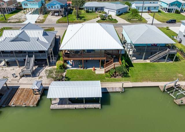 Property at 113 Ball St, Rockport, TX 78382, 3 beds, 2.5 baths