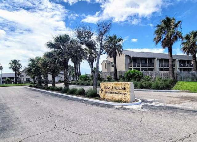 Property at 2004 Bayhouse Dr, Rockport, TX 78382, 3 beds, 2.5 baths