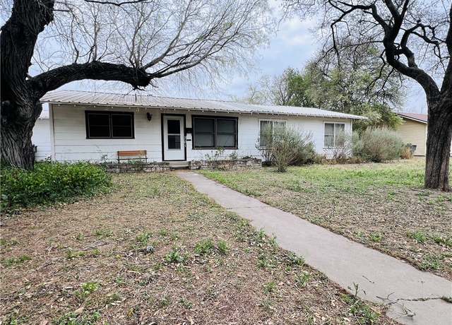 Property at 701 Lincoln St, Alice, TX 78332, 3 beds, 1 bath