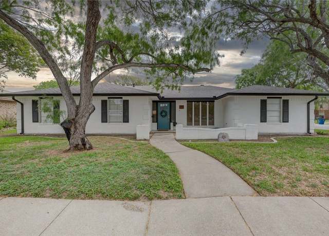 Property at 100 Presidio Dr, Portland, TX 78374, 4 beds, 2.5 baths