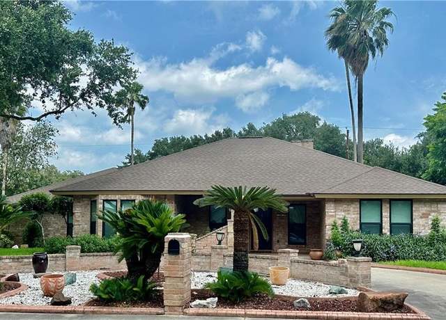 Property at 1701 Encino Ave, Alice, TX 78332, 3 beds, 3 baths