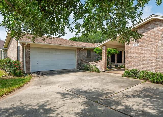Property at 306 San Saba Dr, Portland, TX 78374, 3 beds, 2 baths