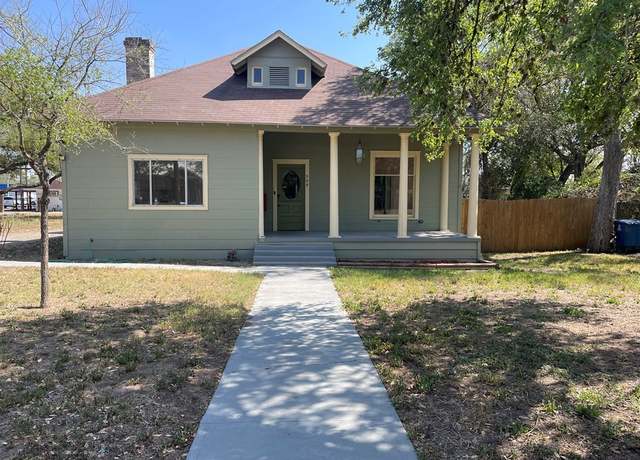 Property at 508 E Corpus Christi St, Beeville, TX 78102, 3 beds, 2 baths