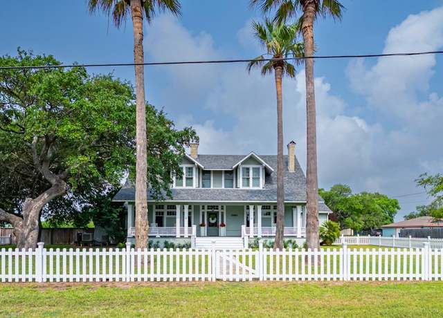 Property at 617 N Magnolia St, Rockport, TX 78382, 3 beds, 4 baths