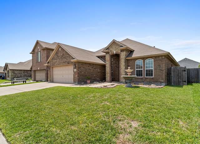 Property at 316 San Jose St, Portland, TX 78374, 5 beds, 2 baths