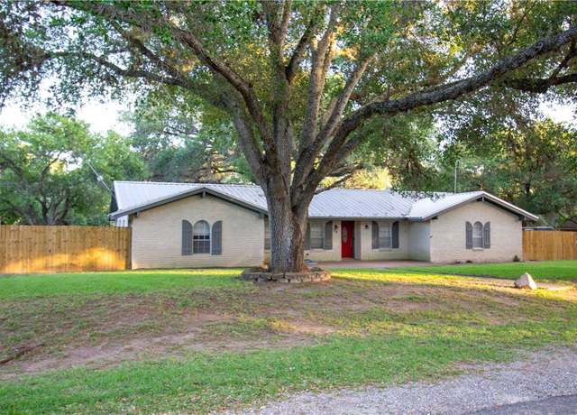 Property at 33 Encino Loma, Beeville, TX 78102, 4 beds, 2 baths