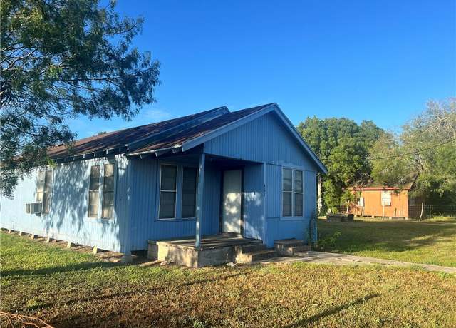 Property at 401 E Palacios St, Benavides, TX 78341, 3 beds, 1 bath