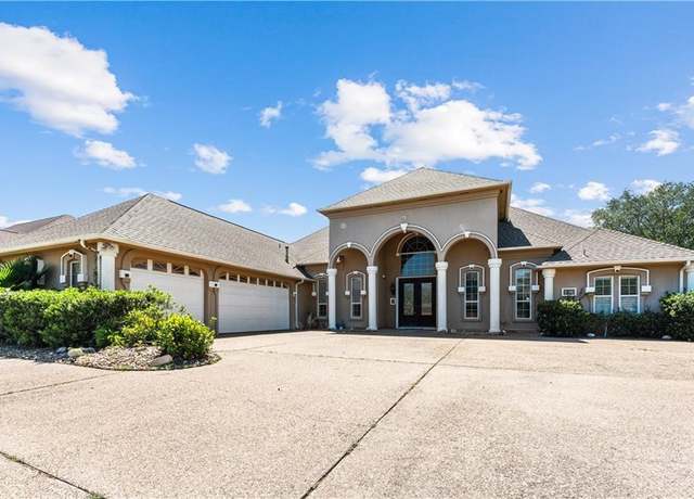 Property at 8029 Villefranche Dr, Corpus Christi, TX 78414, 4 beds, 3.5 baths