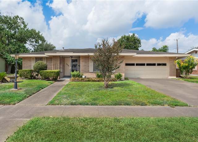 Property at 3321 Casa Rosa Dr, Corpus Christi, TX 78411, 3 beds, 2 baths